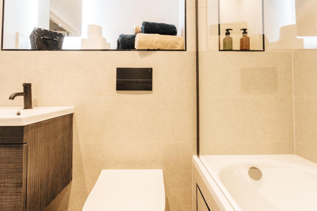 Premier Refurbished Central Flat Борнмът Екстериор снимка